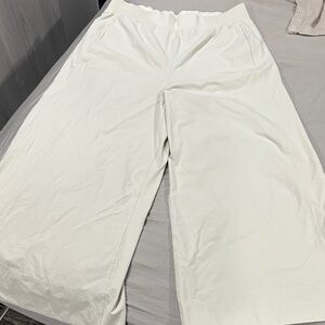 lululemon Stretch Woven Wide-Leg High-Rise Crop